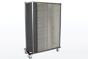 Auf unserem großen Transportwagen können ganze 50 Klappstühle liegend in die Höhe gestapelt werden